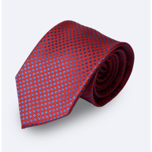 Corbata roja de cuadrados azules, vista enrollada