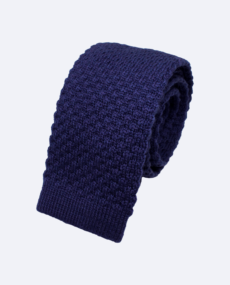 Corbata de punto azul marino