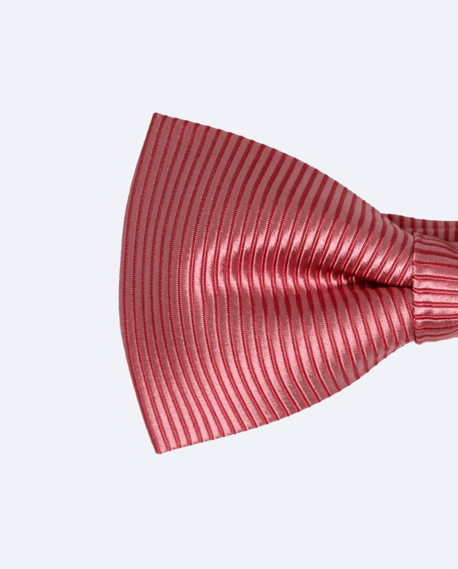 Pajarita de seda satén brillante rosa claro
