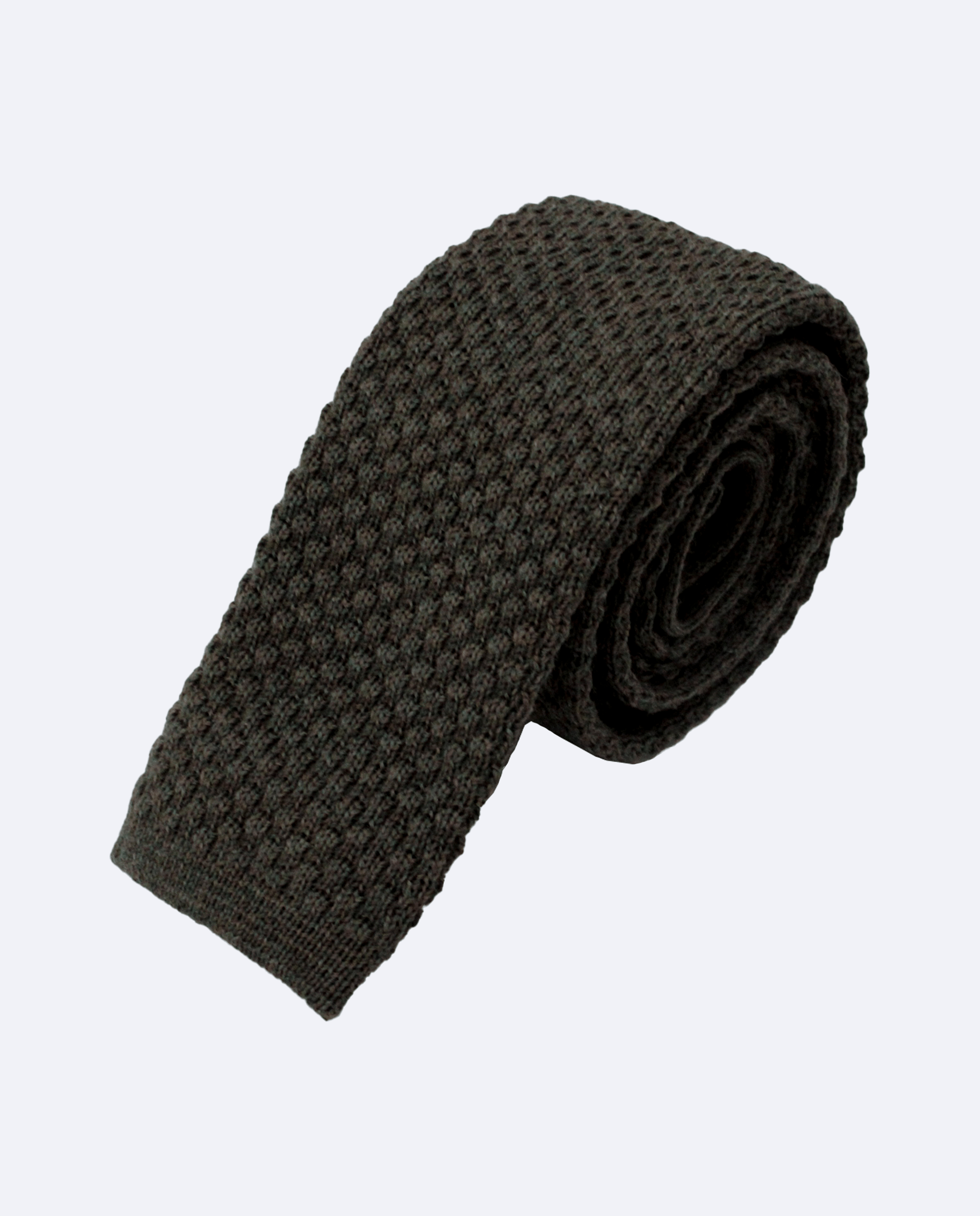 Corbata verde oliva de punto, confeccionada en 100% lana, vista enroscada