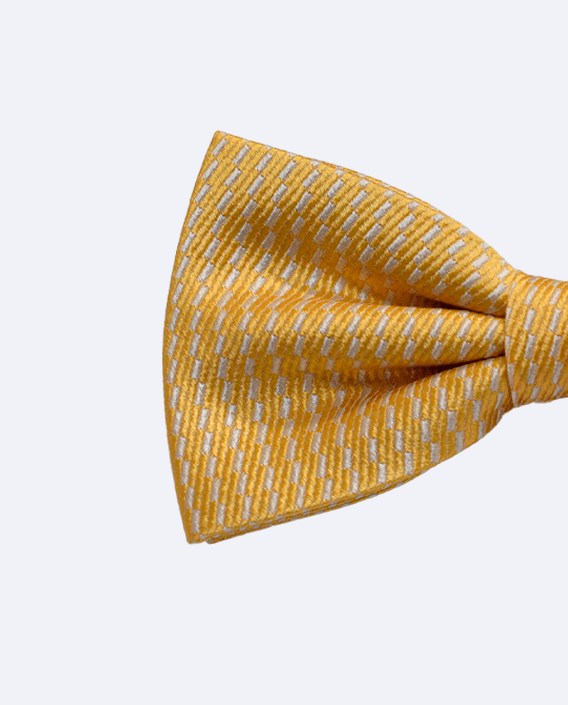 Primer plano del lazo de la pajarita amarilla a rayas blancas, hecha a mano en 100% seda italiana