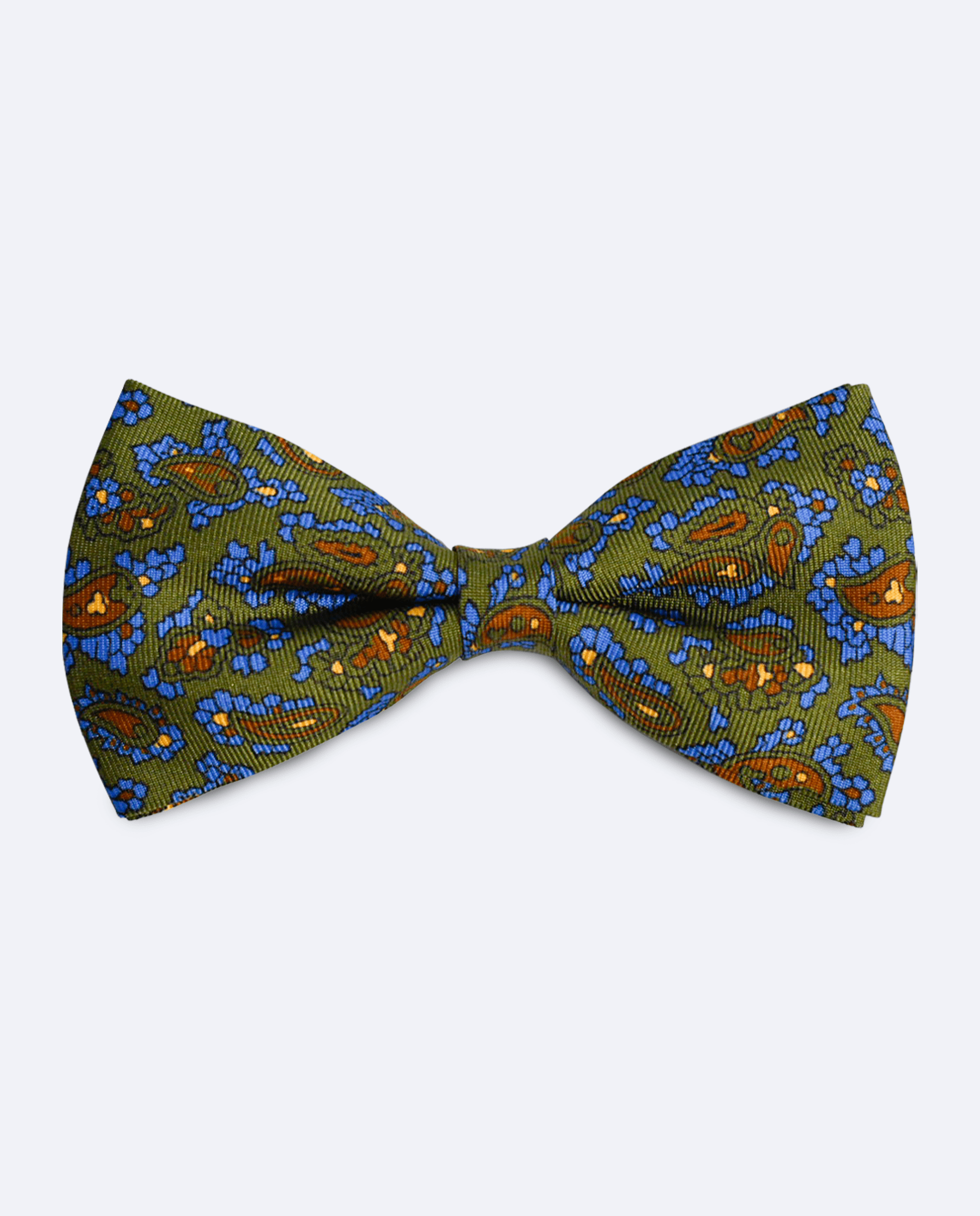 Pajarita verde oliva de seda, hecha a mano en diseño de paisley en azul, amarillo y naranja, vista frontal