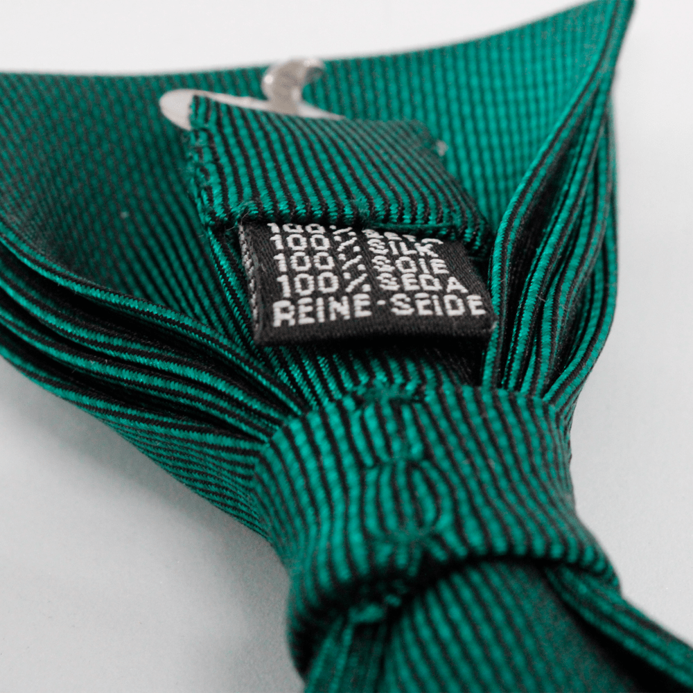 Nueva colección de pajaritas otoño invierno. Pajarita en zoom con etiqueta 100% seda