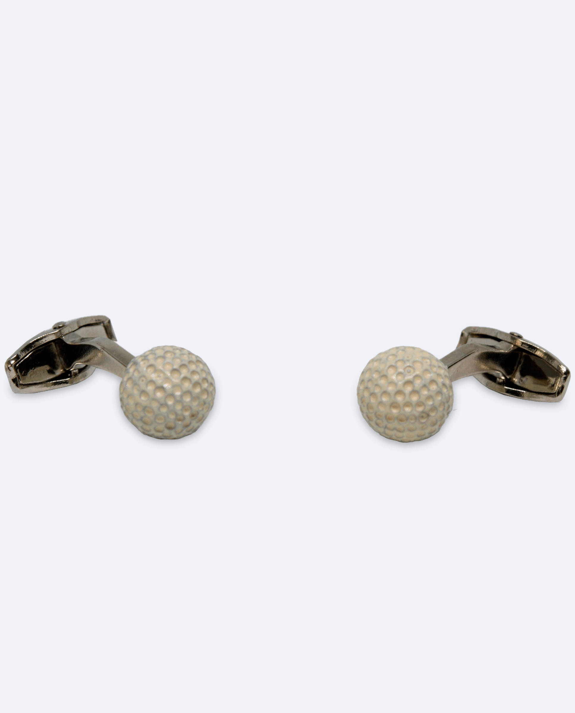 Gemelos de metal esmaltado para hombre con diseño de bola de golf marfil, vista general