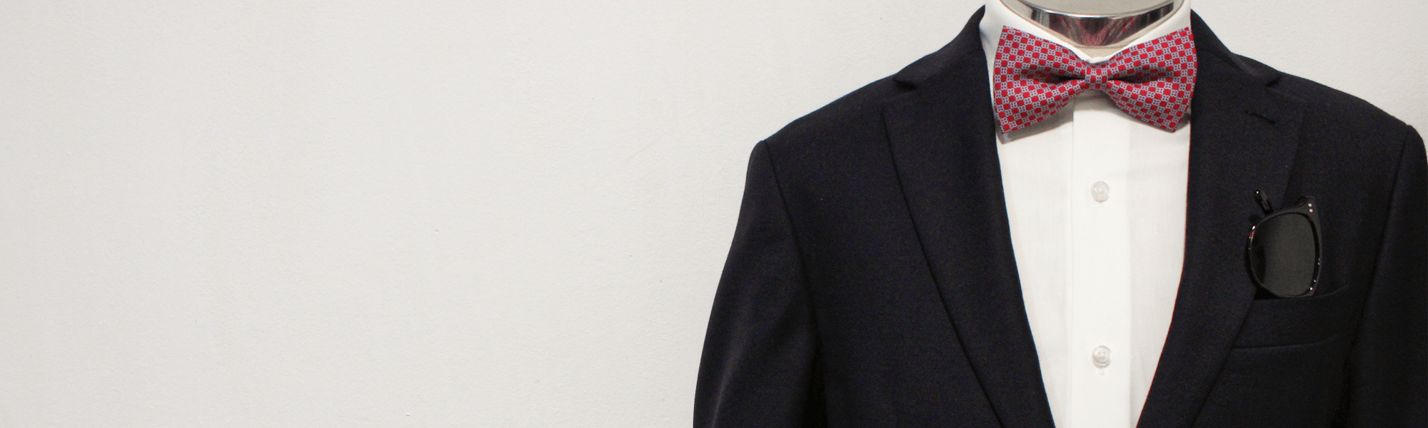 Nueva colección de pajaritas otoño invierno. Maniquí elegante sobre pajarita