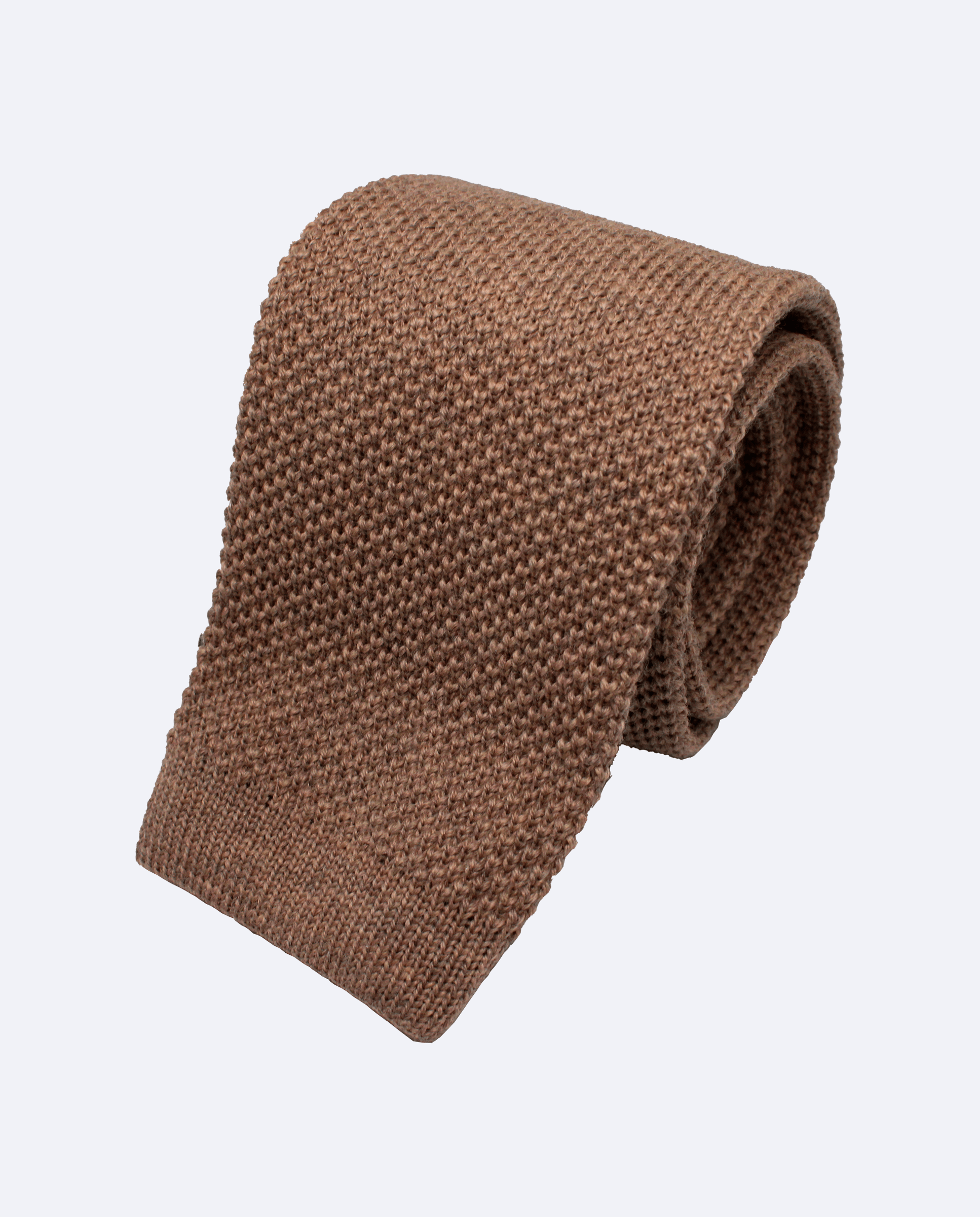Corbata de punto beige, confeccionada en 100% lana italiana, vista enroscada