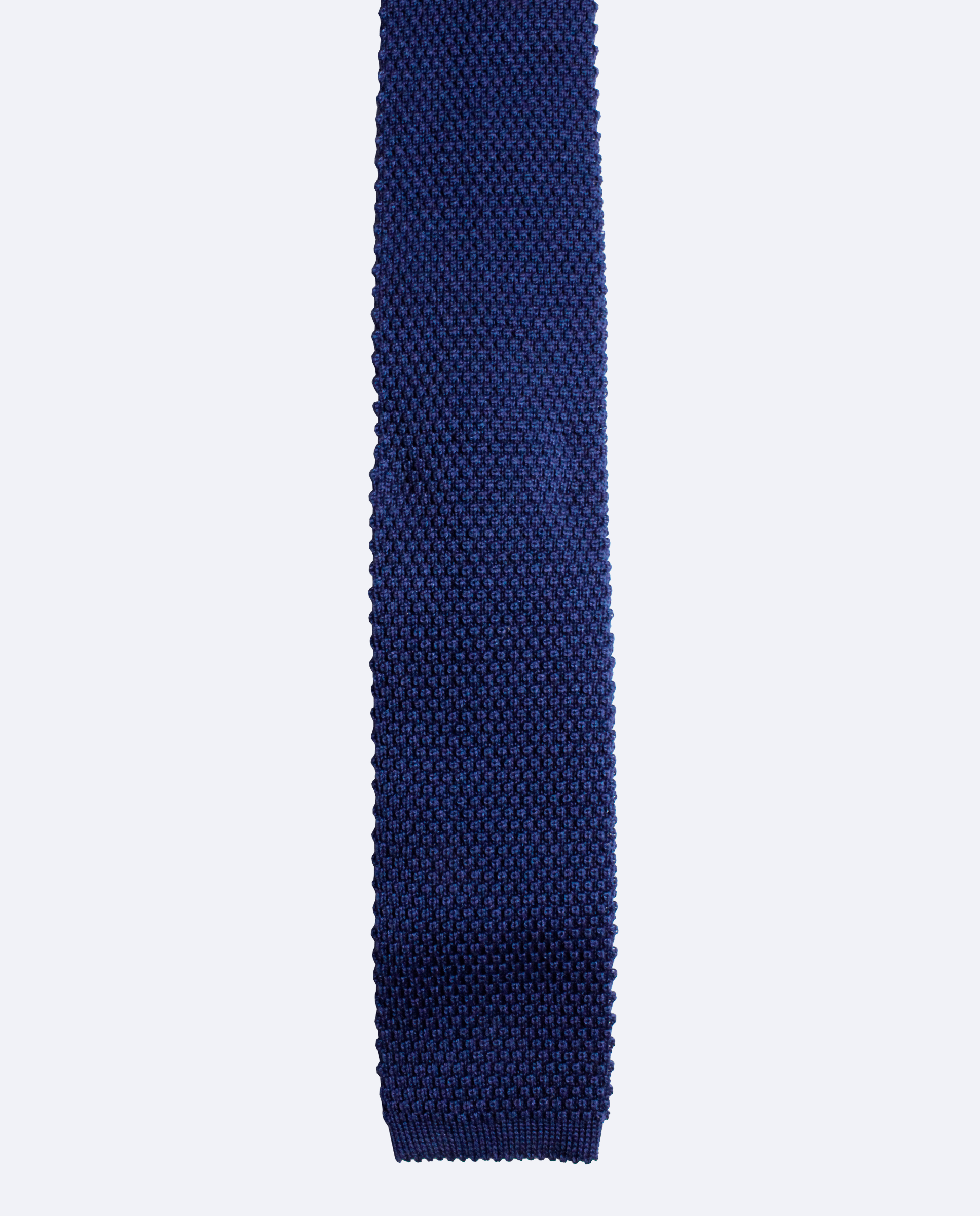 Corbata de punto fino azul marino, confeccionada en 100% algodón italiano, vista frontal
