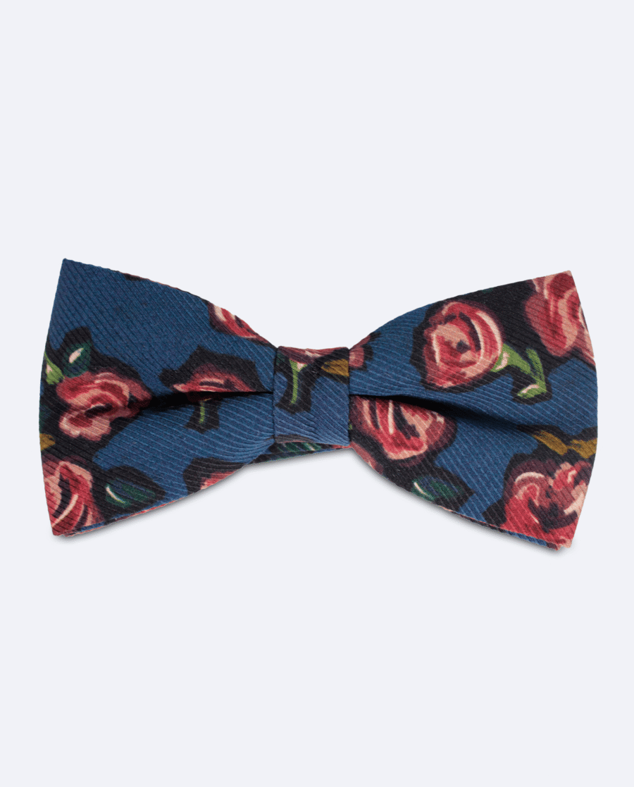 Pajarita azul marino con estampado de rosas