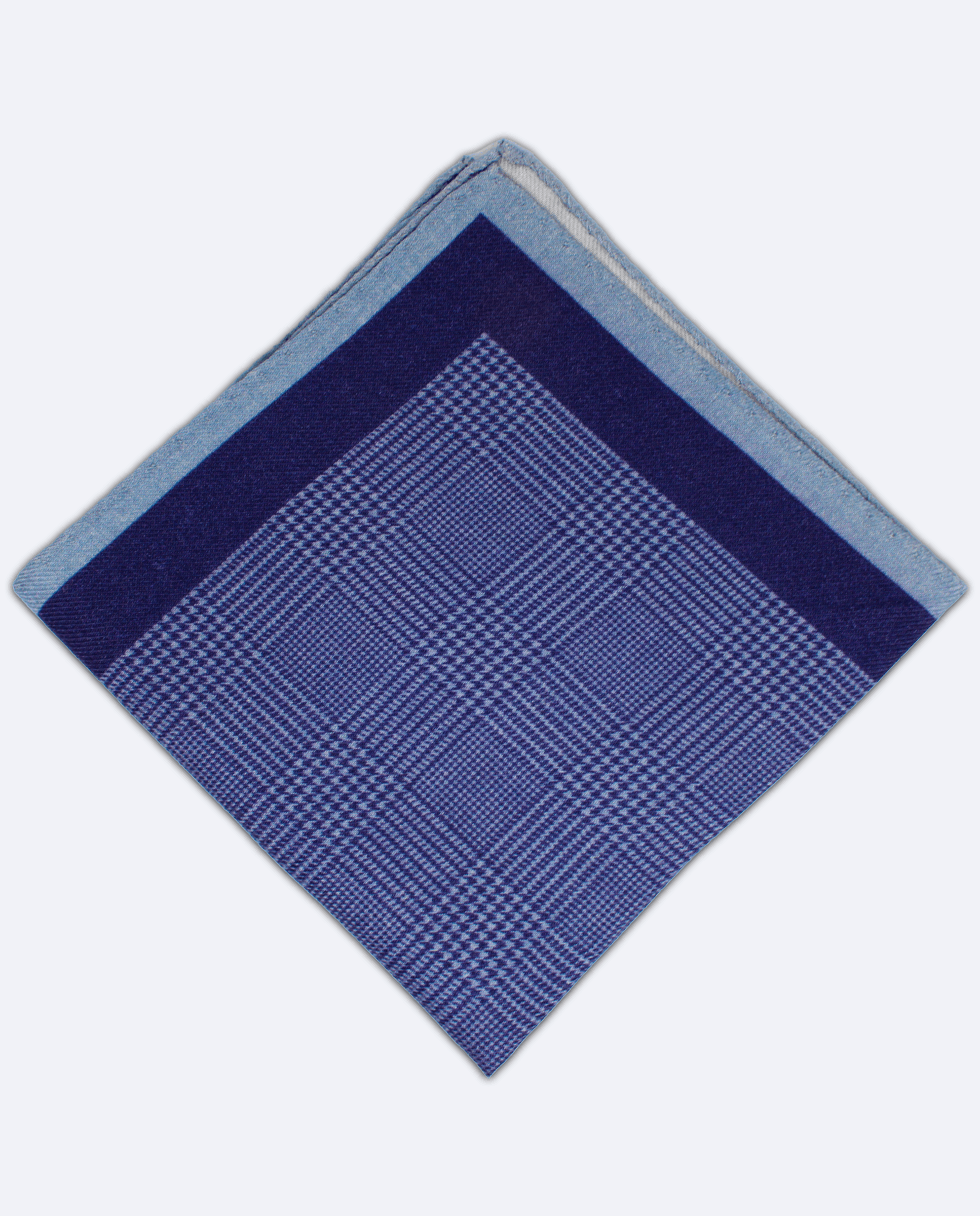 Pañuelo de bolsillo azul marino con cuadros azules, vista superior, detalle del estampado completo