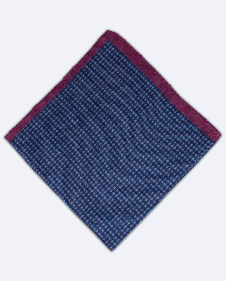 Pañuelo de bolsillo azul marino con cuadros y borde morado