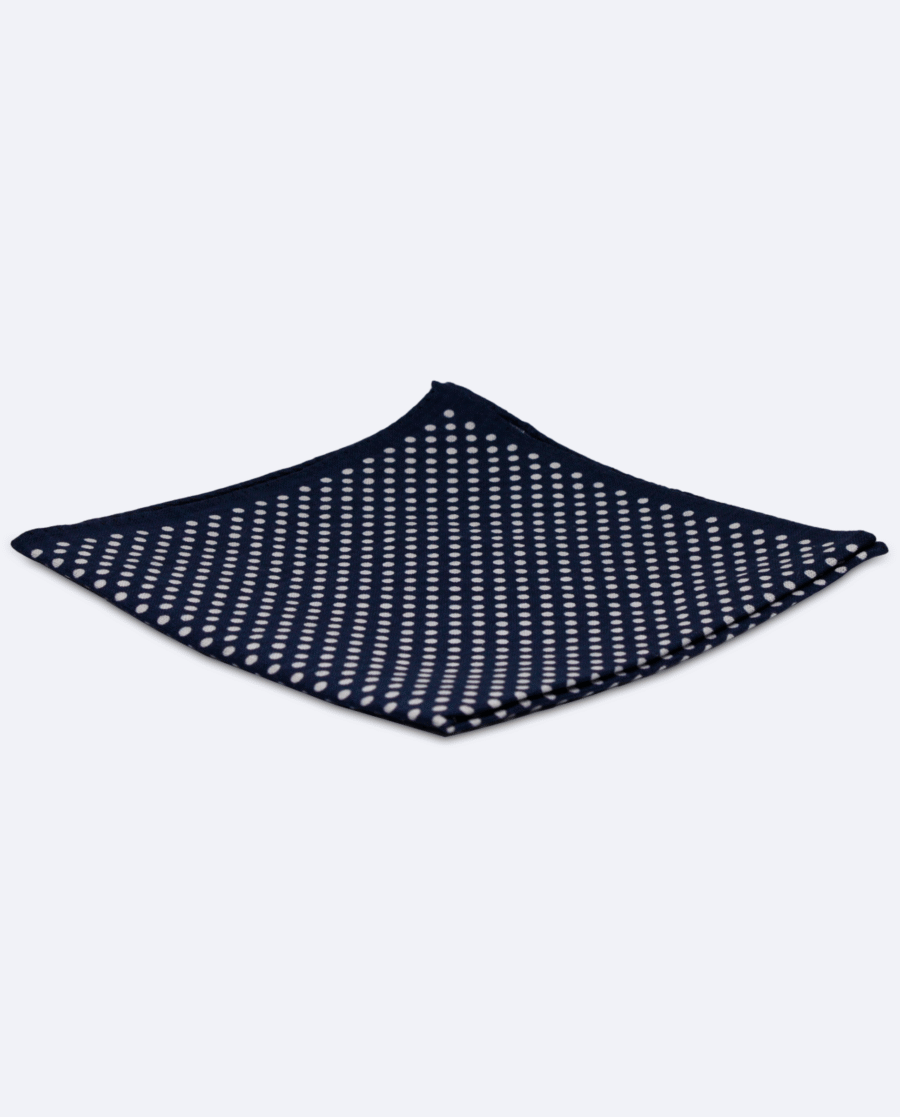 Pañuelo de bolsillo azul marino con lunares blancos