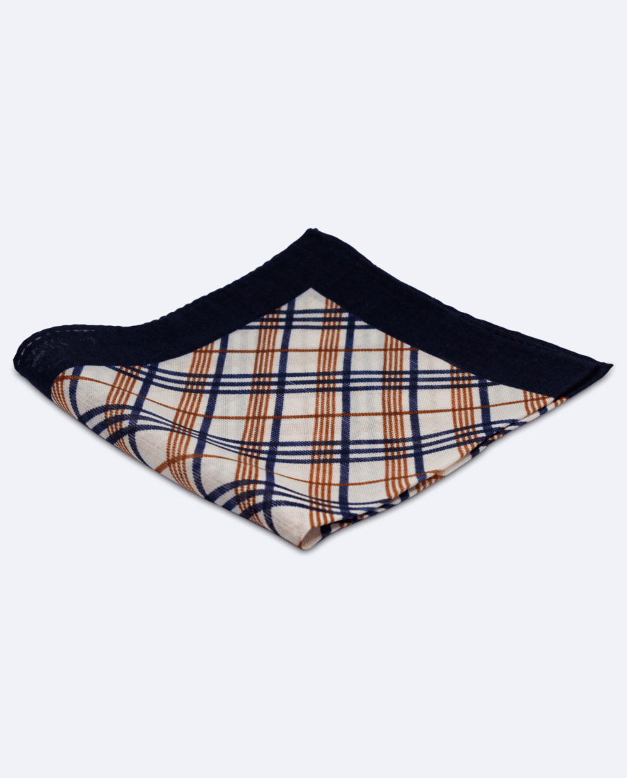 Pañuelo de bolsillo beige con cuadros azul marino y marrón
