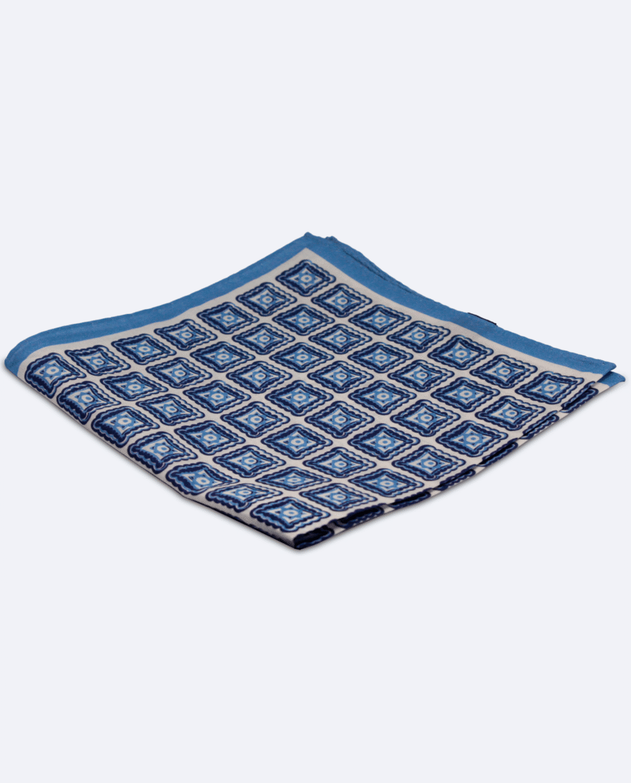 Pañuelo de bolsillo blanco con rombos azul claro