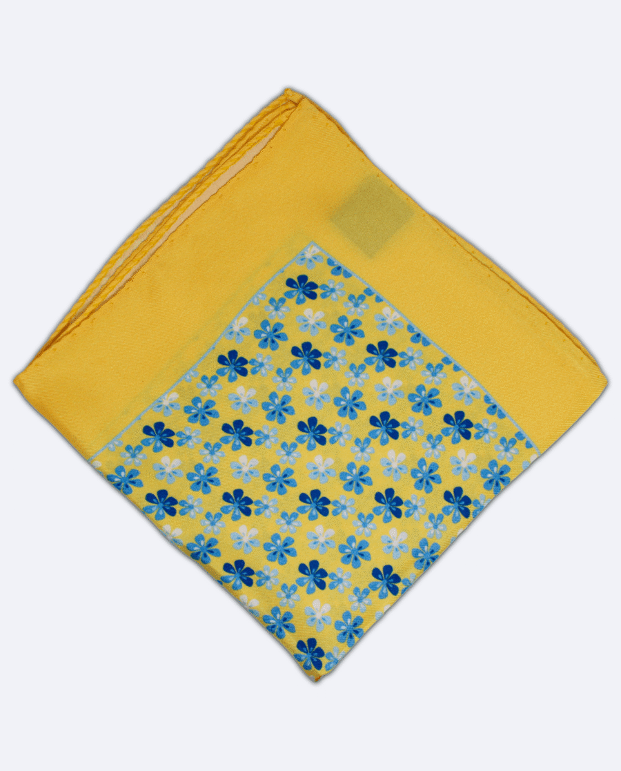 Pañuelo de bolsillo de seda amarillo con diseño de flores azules