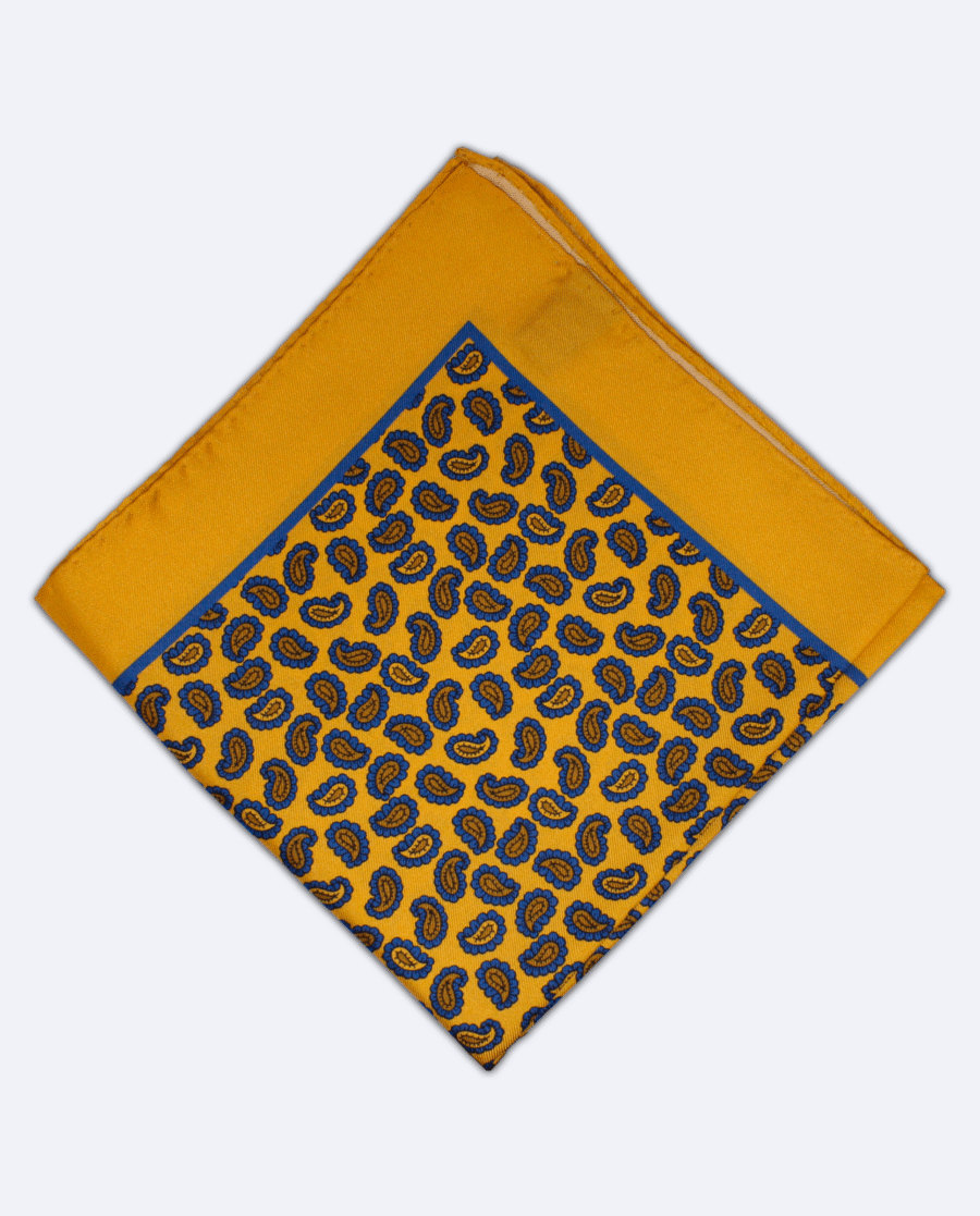 Pañuelo de bolsillo de seda amarillo mostaza con paisley azul marino