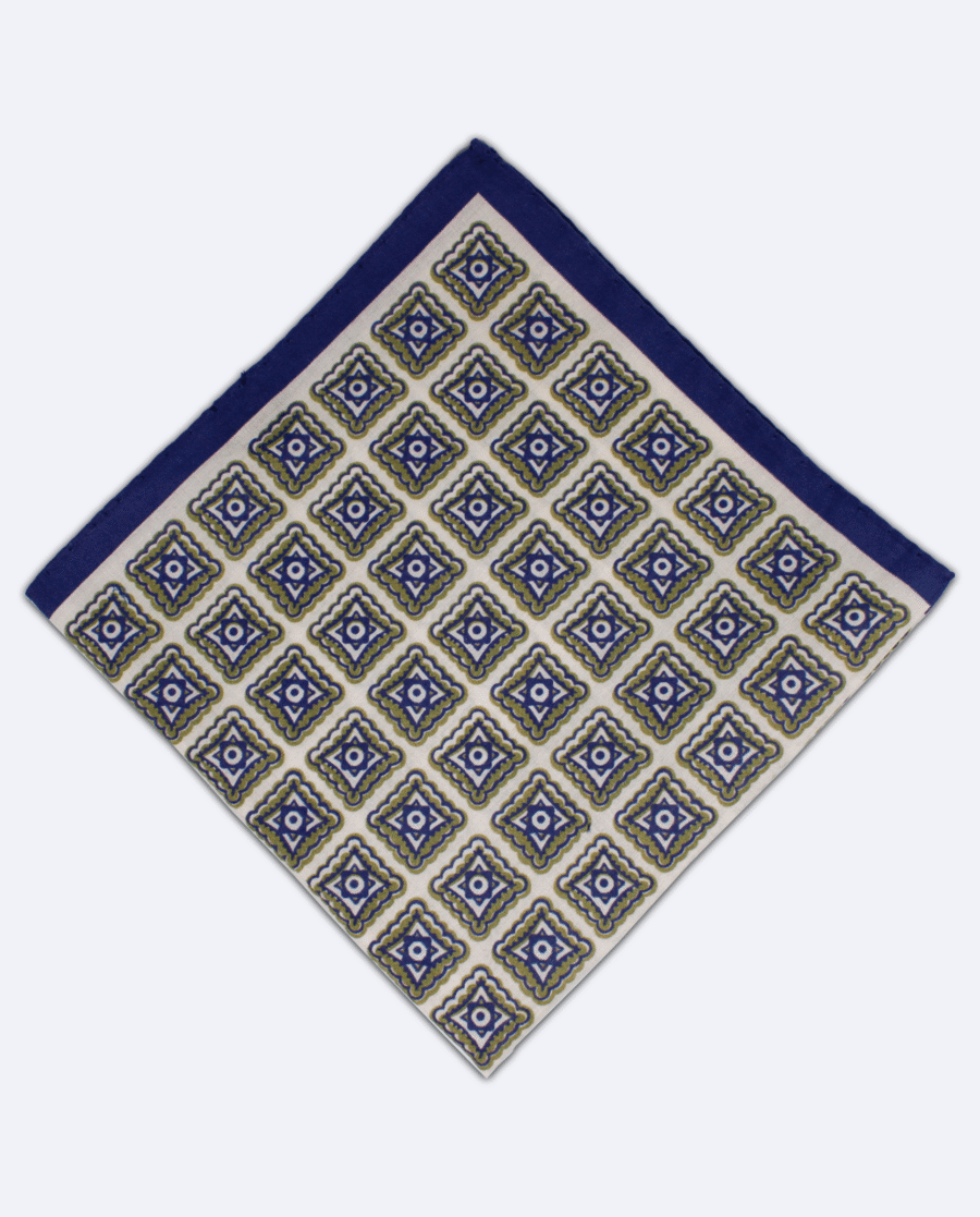 Pañuelo de bolsillo marfil con rombos azul marino y verde oliva