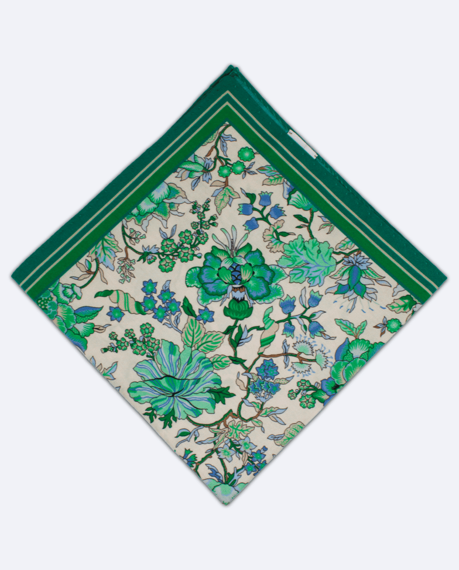 Pañuelo de bolsillo verde césped con flores azules