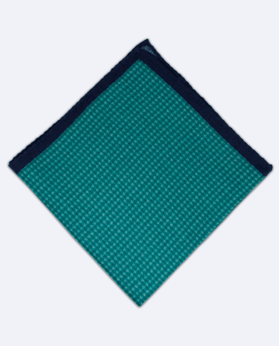 Pañuelo de bolsillo verde petróleo con cuadros y borde azul marino